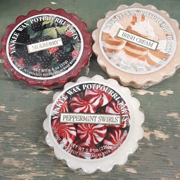 Christmas Holly and Berry bundle of pitcher and Yankee candle melter - Picture 8 of 8